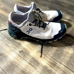 Cloudventure Peak White Leaf Color Trail Racing Shoes